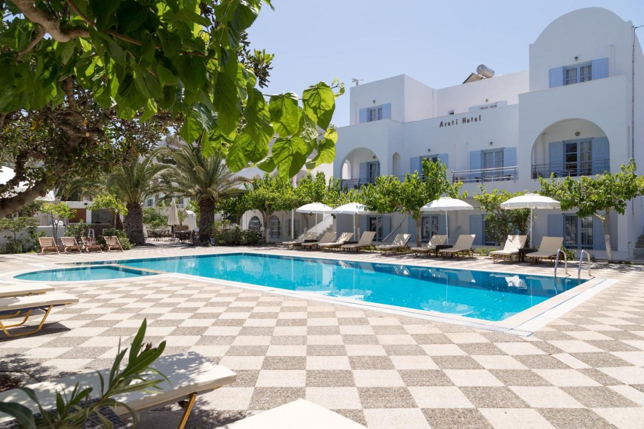Areti Kamari (Santorini)